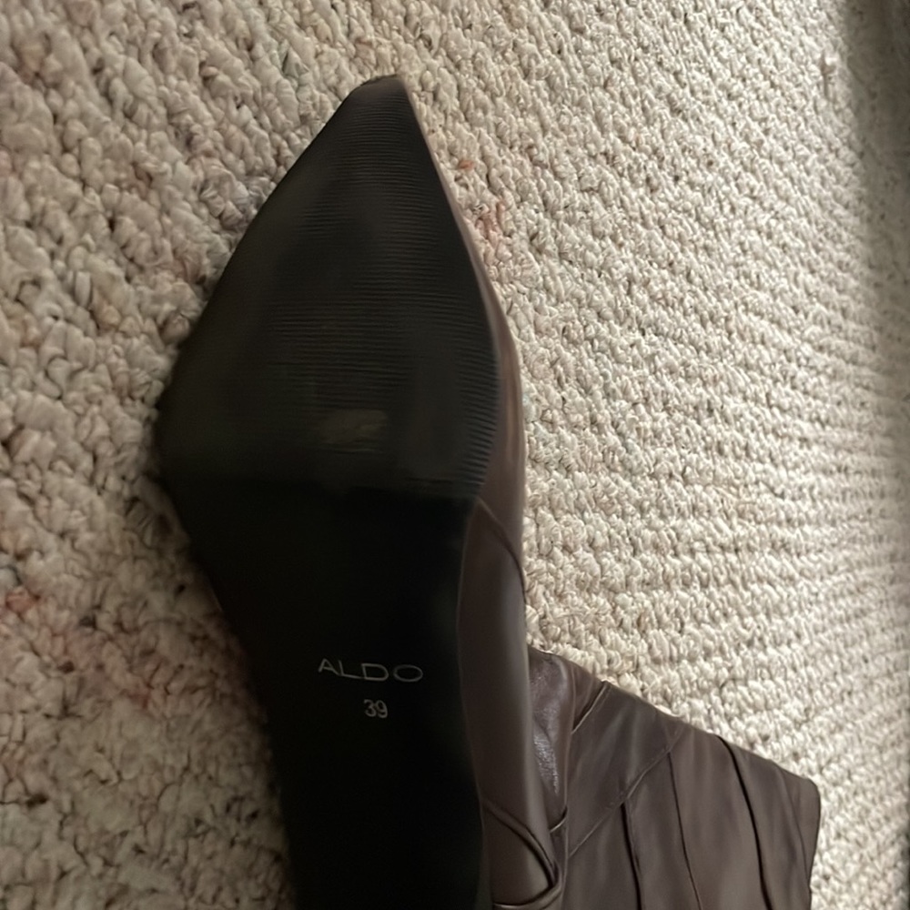 brown boots heels - Picture 2 of 5